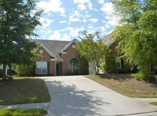 427 Canterbury Place Dr, Suwanee, GA 30024