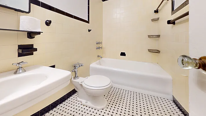 Rented by Bond New York | media 29