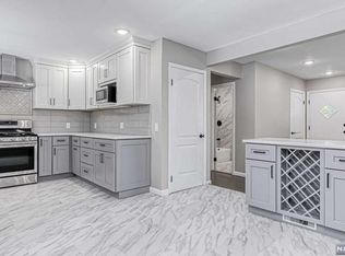 23 Seneca Ave, Oakland, NJ 07436