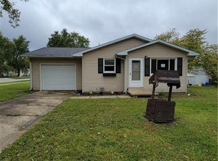 856 Foxcrest Dr, Charleston, IL