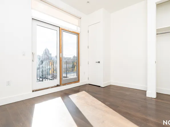 530 Midwood Street image 8 of 13