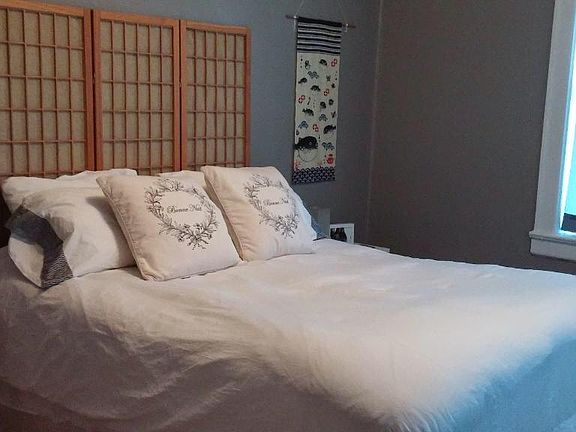 5th image of 407 Woodstock Ave APT 1D