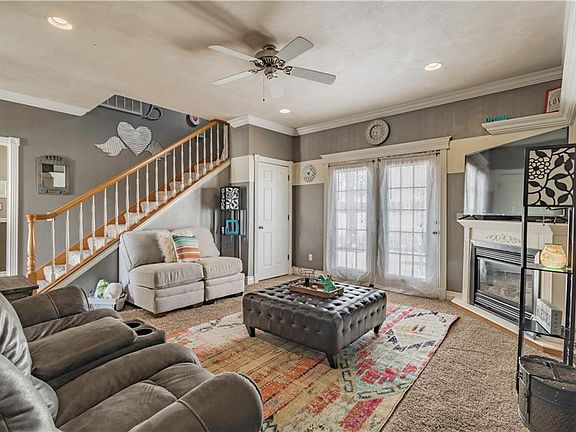 3rd image of 488 Sunset Ln