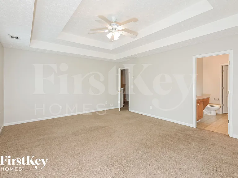 4447 Chester Ln — Photo 8