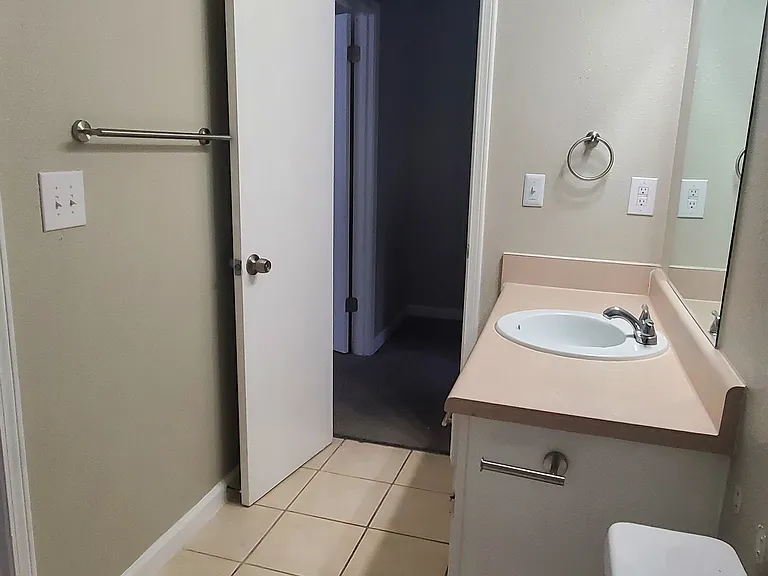 2644 Dorian Dr #D — Photo 18