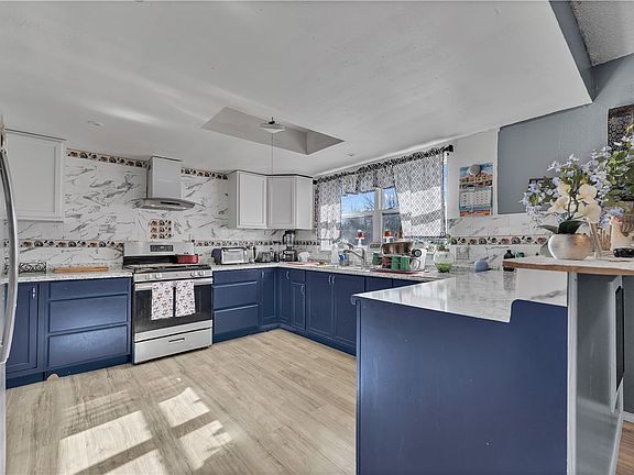 2nd image of 1100 W Banz Rd