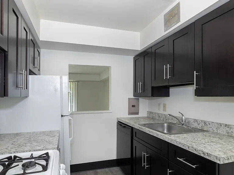 Portage Towers Apartments — Photo 7