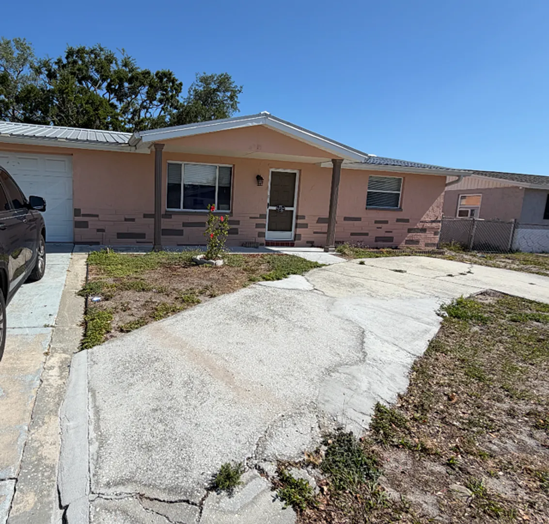 Charming 2-bedroom, 1-bath home in Port Richey — Photo 1