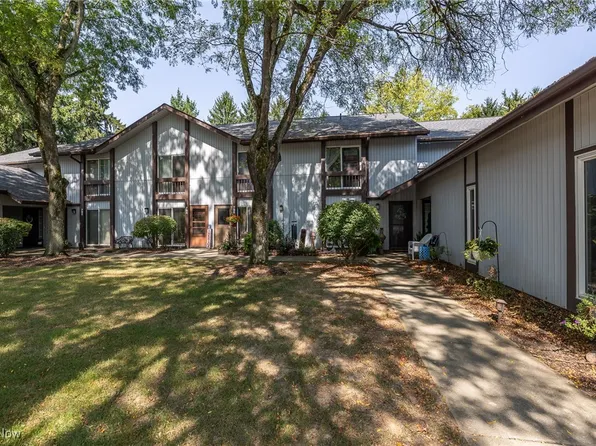 798 Pipes Ct, Northfield, OH 44067