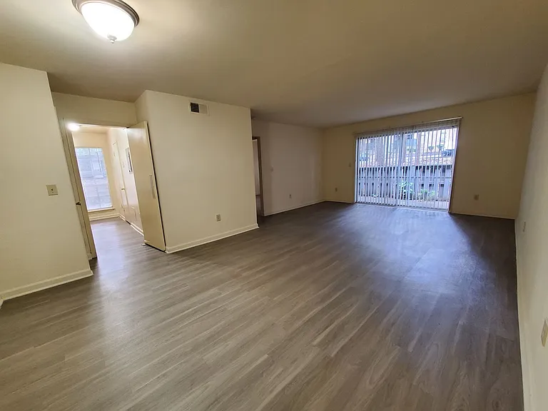 Chateau Montagne Apartments — Photo 11