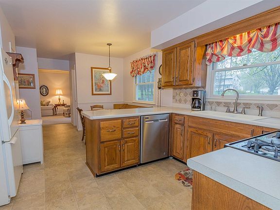 Kitchen to the Dinette