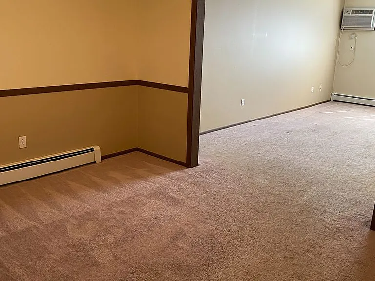 Willow Creek Apartments 1050 — Photo 5