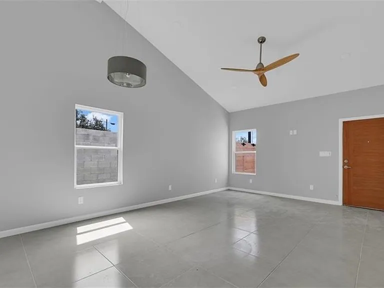 408 Sparrow Rd #4 — Photo 3