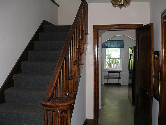 4th image of 419 W Foster Ave