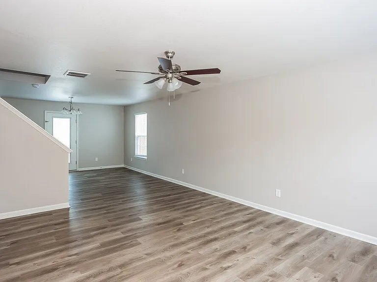 1350 Haestad Ct — Photo 7