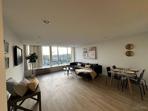 3rd image of 810 Matson Pl Unit 705