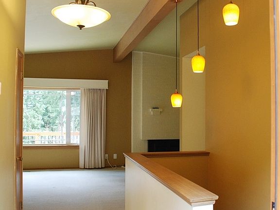 4th image of 410 Mount Hood Dr SW