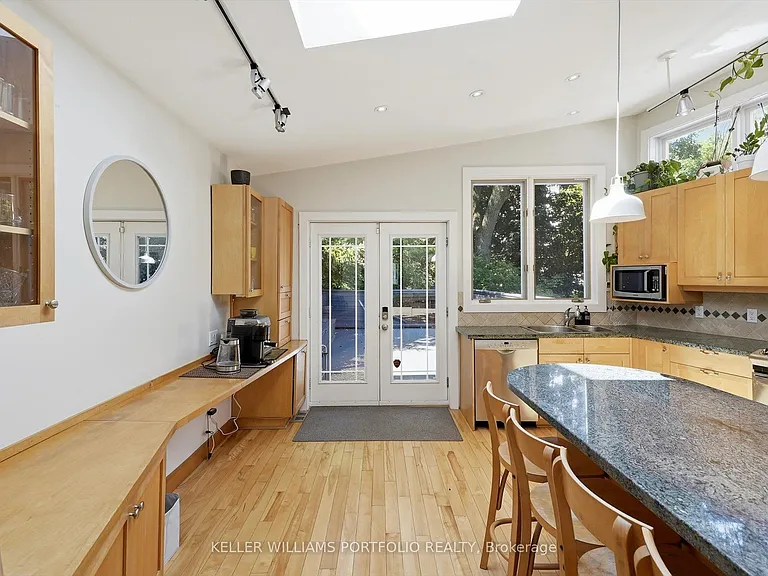 222 Hillsdale Ave E — Photo 13