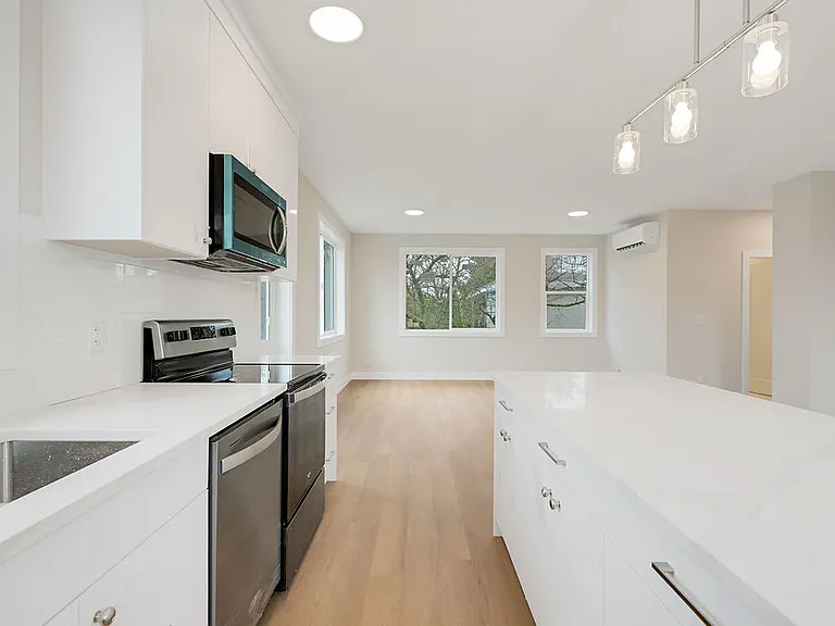 710 Catherine St — Photo 28
