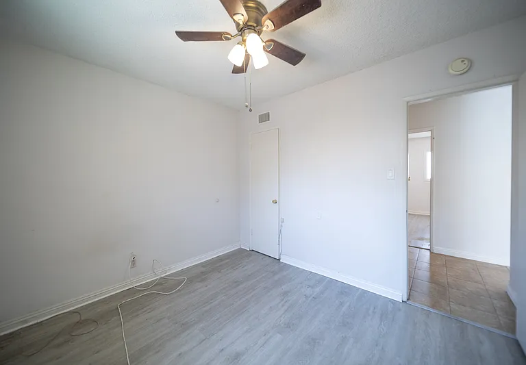 118 E Shady Grove Dr — Photo 6