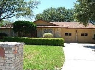 305 Weathercock Ln, Windcrest, TX 78239