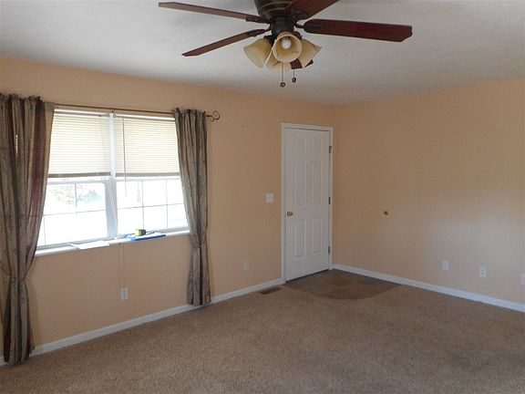 3rd image of 269 Hemlock Ln