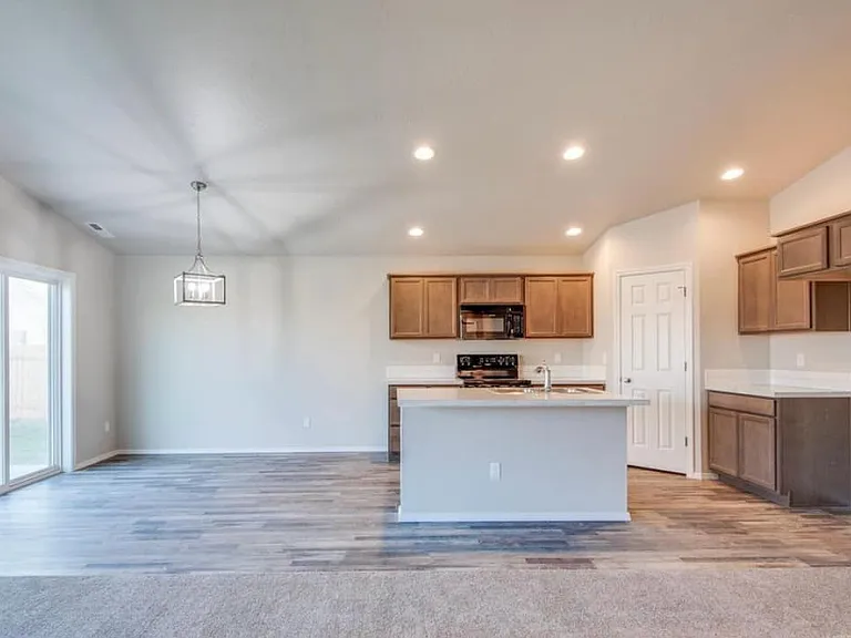 900 SW Miner St — Photo 6