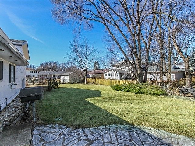 2nd image of 910 Exeter Ct