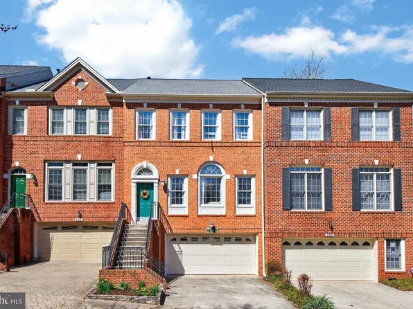 105 Crofton Hill Ln, Rockville, MD 20850