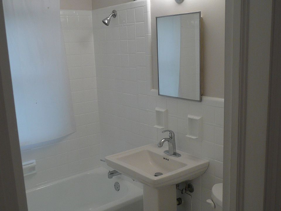 2nd image of 4604 Wakeley St