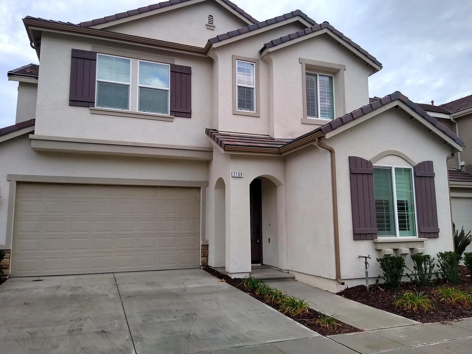 4 bed, 2145 sqft, $2,850 — Photo 2