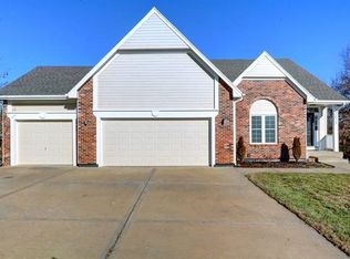 4623 Meadow View Dr, Shawnee, KS 66226