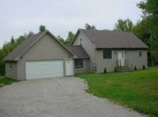 975 Prescott Rd, Manchester, ME 04351