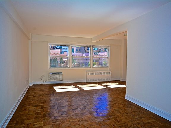 3rd image of 225 E 70th St APT 9d