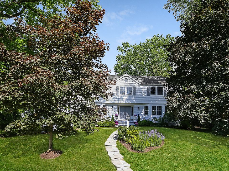 Ideally located only a short walk to the Metro North