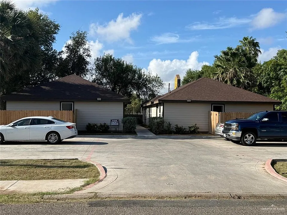 906 E Tom Landry St #1