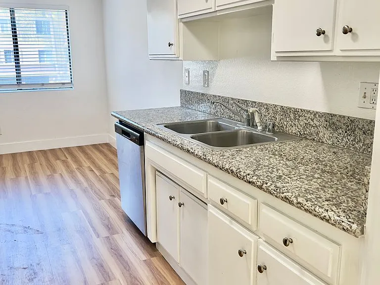 2204 S Beverly Glen Blvd — Photo 7