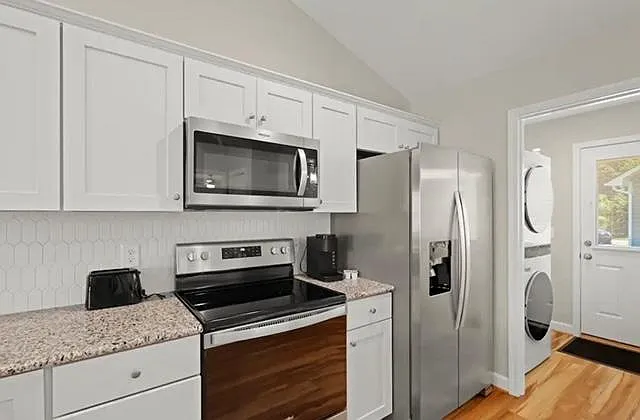 111 Morgan Pl — Photo 3