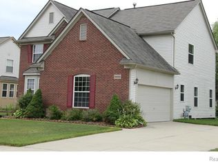 3892 Finch Rd, Troy, MI 48084