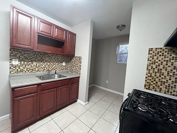 5th image of 5219 Warrington Ave