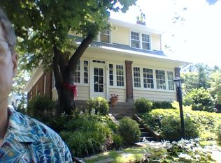 4 Harbor View Rd, Port Washington, NY 11050