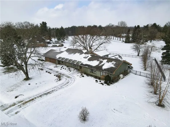 1094 San Raphael Dr, Akron, OH 44333