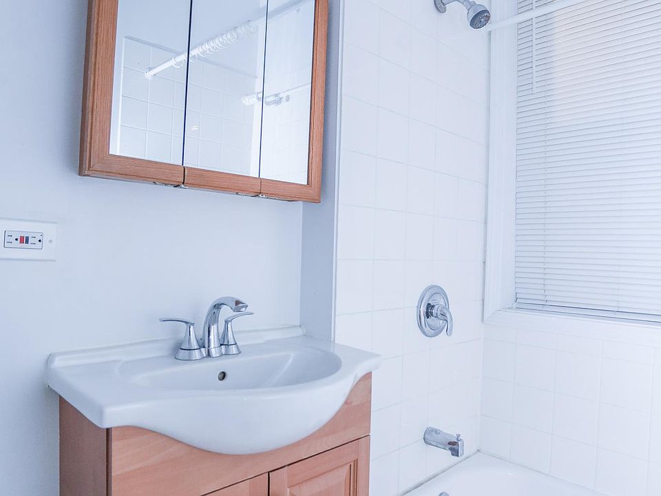 1st image of 5040 N Clark St #2E