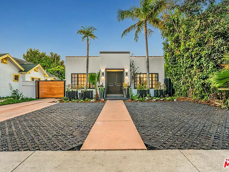 653 W Knoll Dr — Photo 6