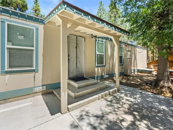 201 Maple Ln, Sugarloaf, CA 92386