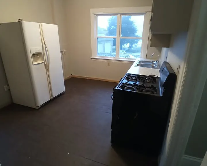 208 Monterey Ave #208 — Photo 2