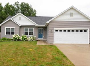7138 Applewood Dr, Charlevoix, MI 49720