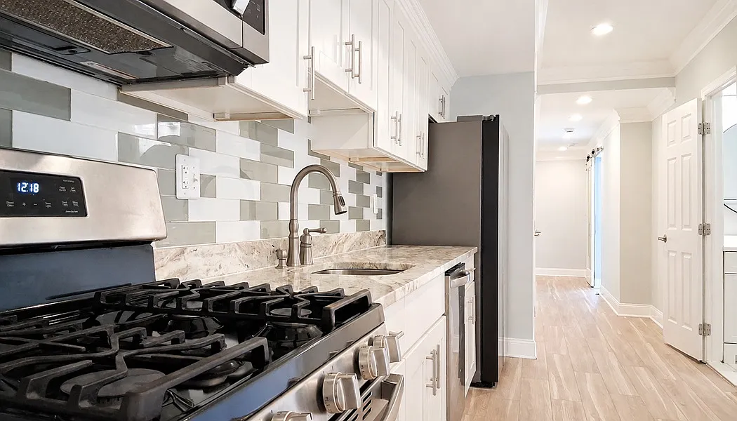 2 bed, 900 sqft, $2,197 — Photo 3