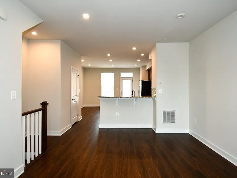4917 Crest View Dr — Photo 17