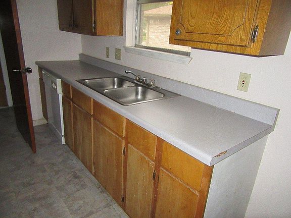 5th image of 1427 Mission Dr